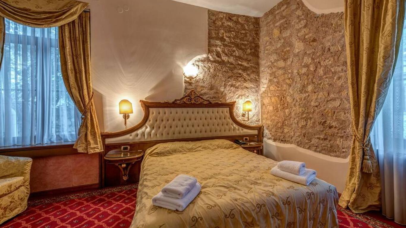 Alexios Luxury Hotel