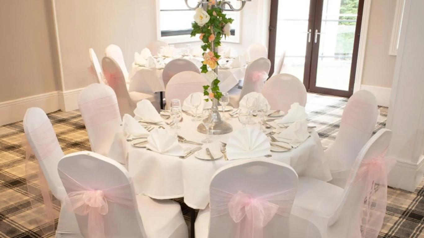 Crowwood Hotel And Alba Restaurant