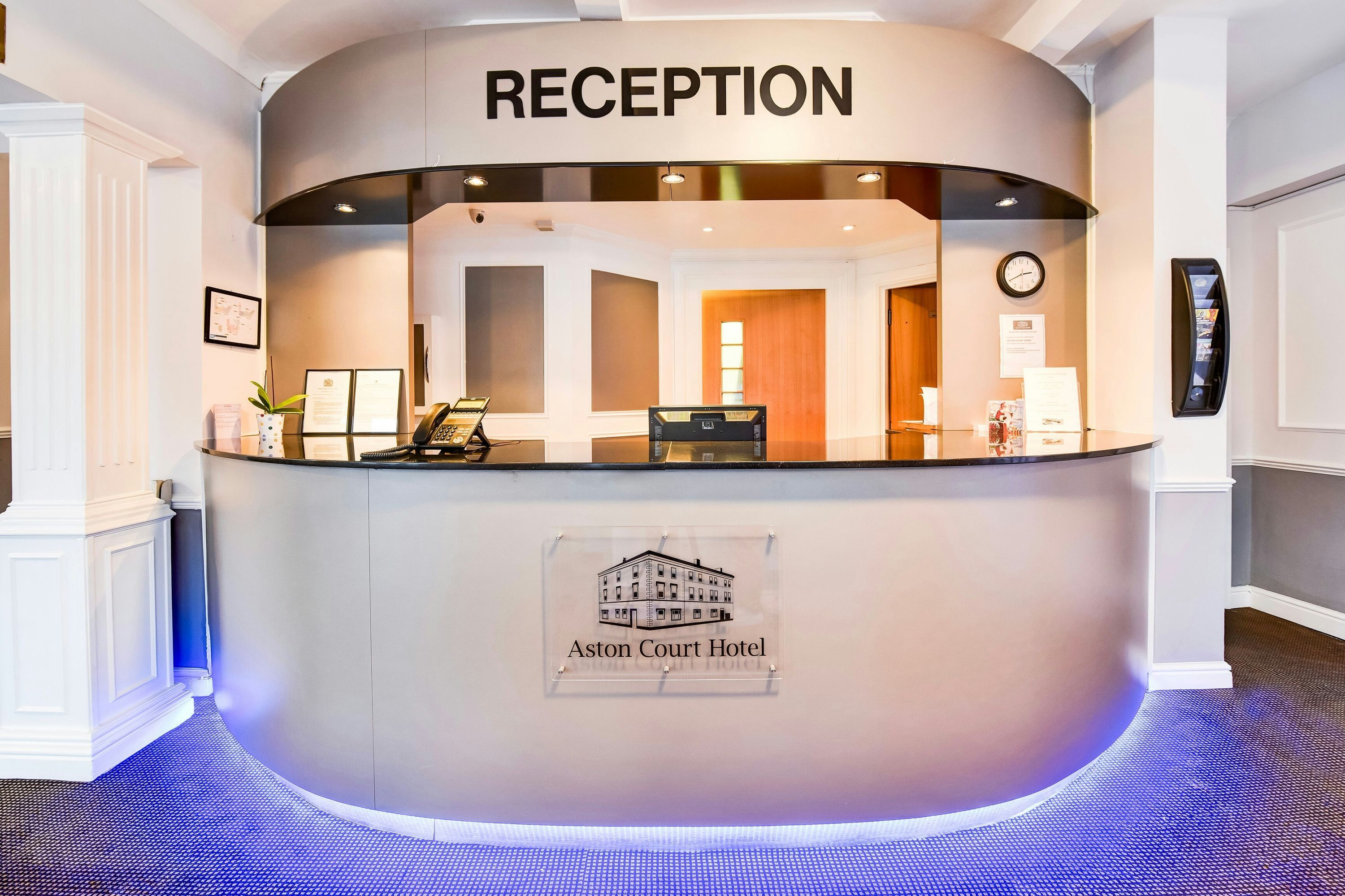Front desk Photo