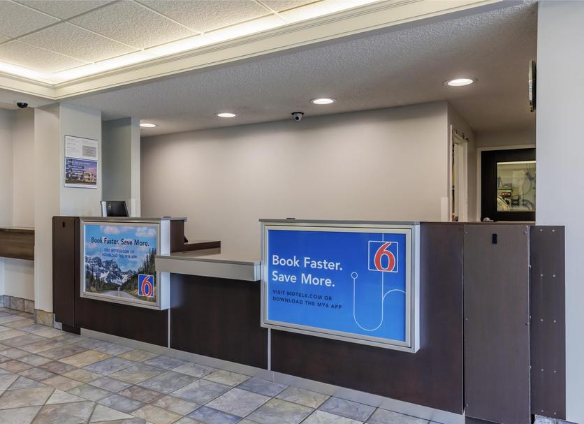 Front desk Photo