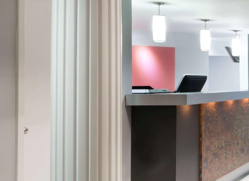 Front desk Photo