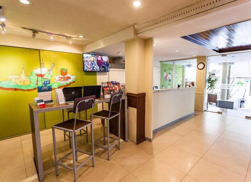 Front desk Photo