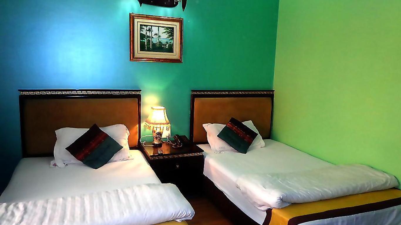 Hotel Revels Plum