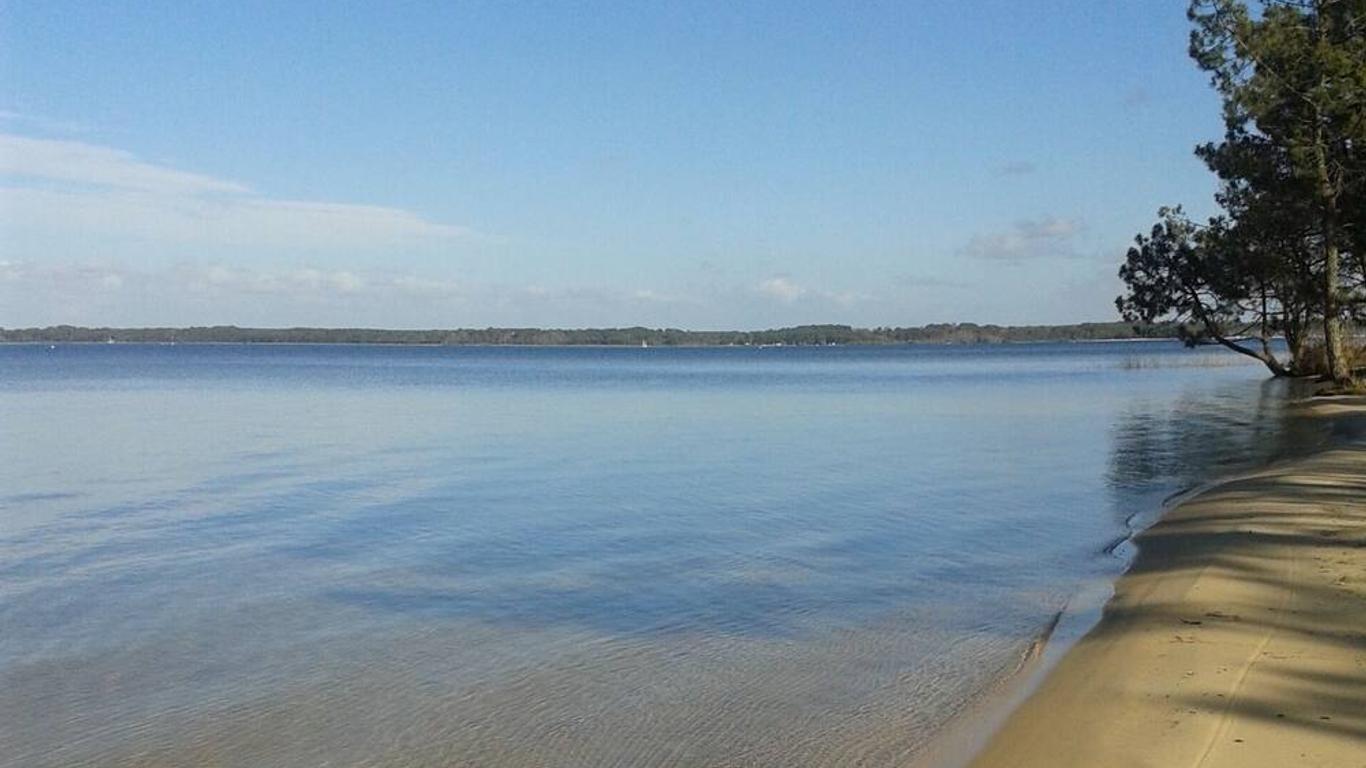 Studio mansardé climatisé les roseaux bord de lac