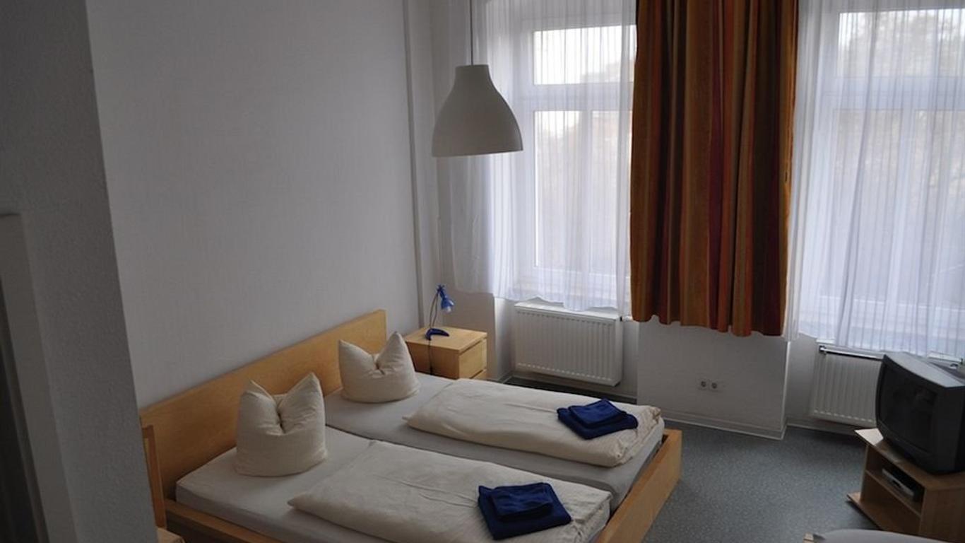A bed Privatzimmer Dresden - Nichtraucherpension