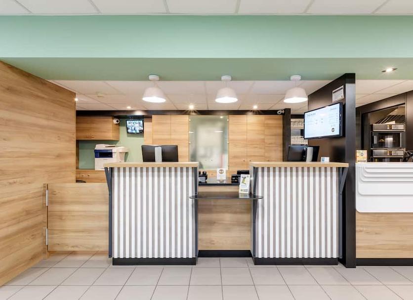 Front desk Photo