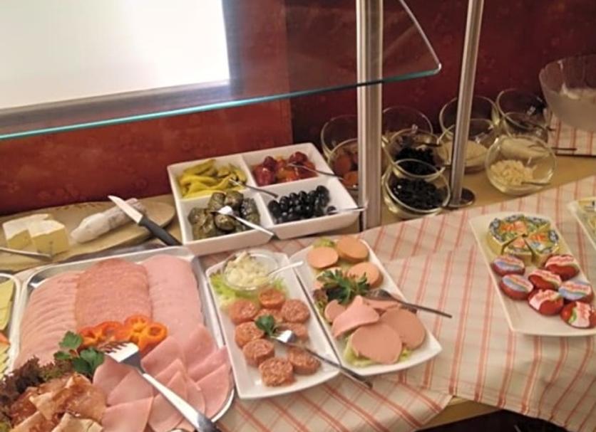 Buffet Photo