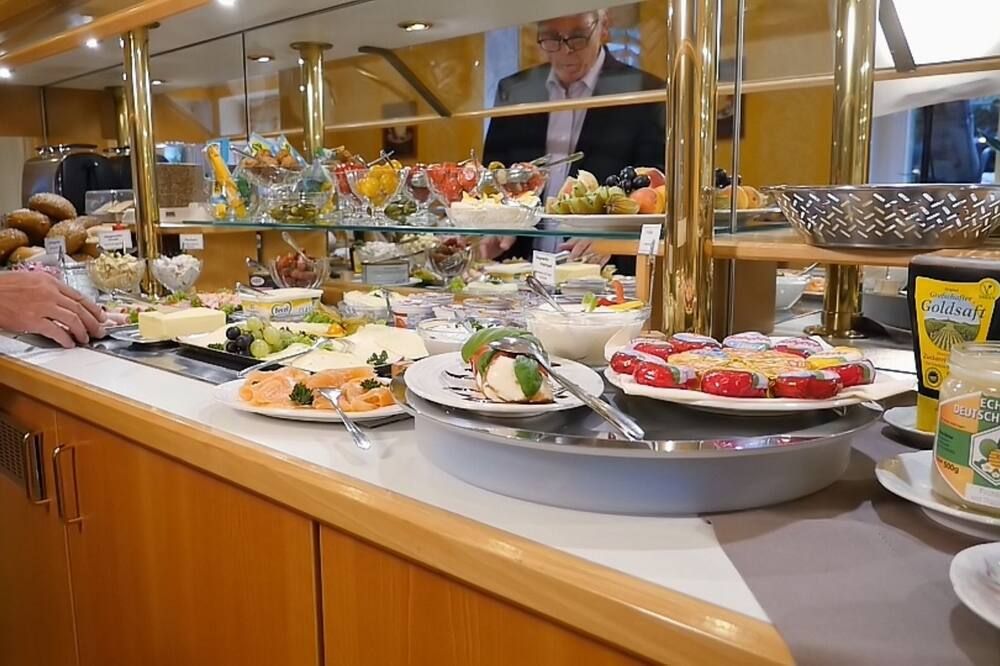 Buffet Photo