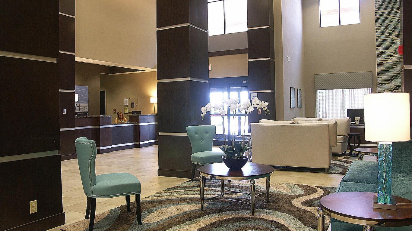 Holiday Inn Express & Suites Cleveland Northwest