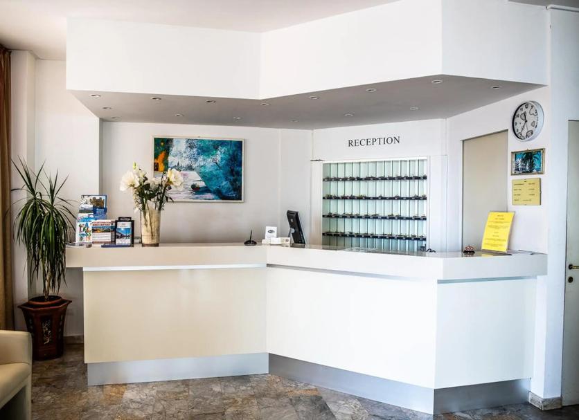Front desk Photo
