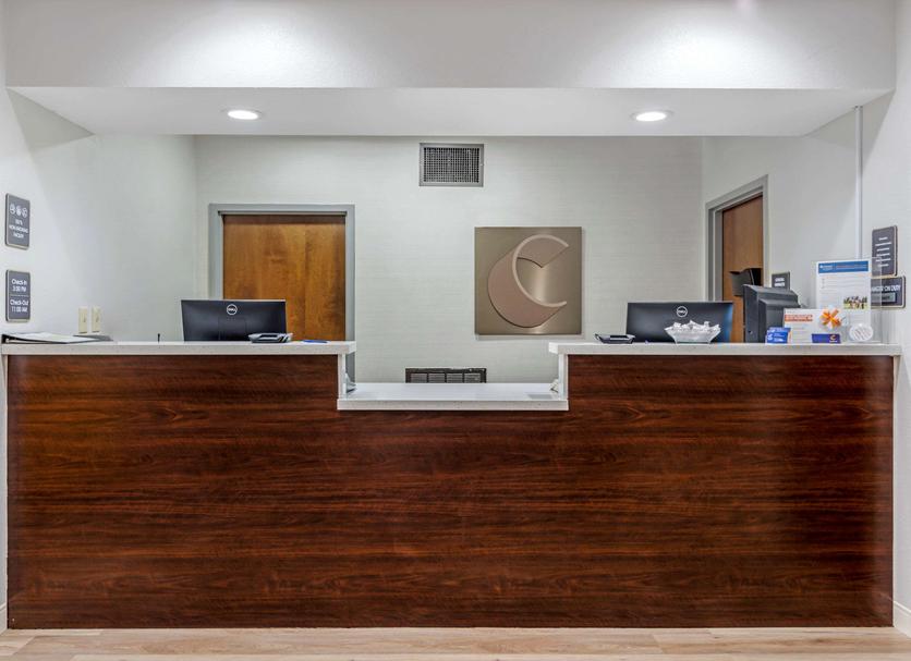 Front desk Photo