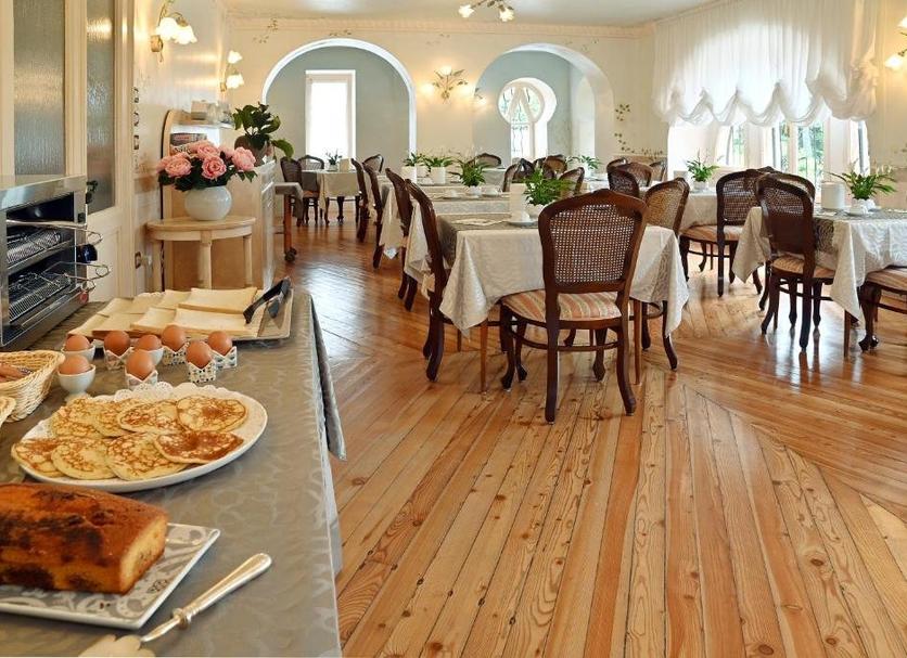 Restaurant Photo