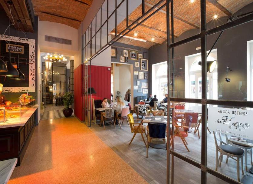 Restaurant Photo