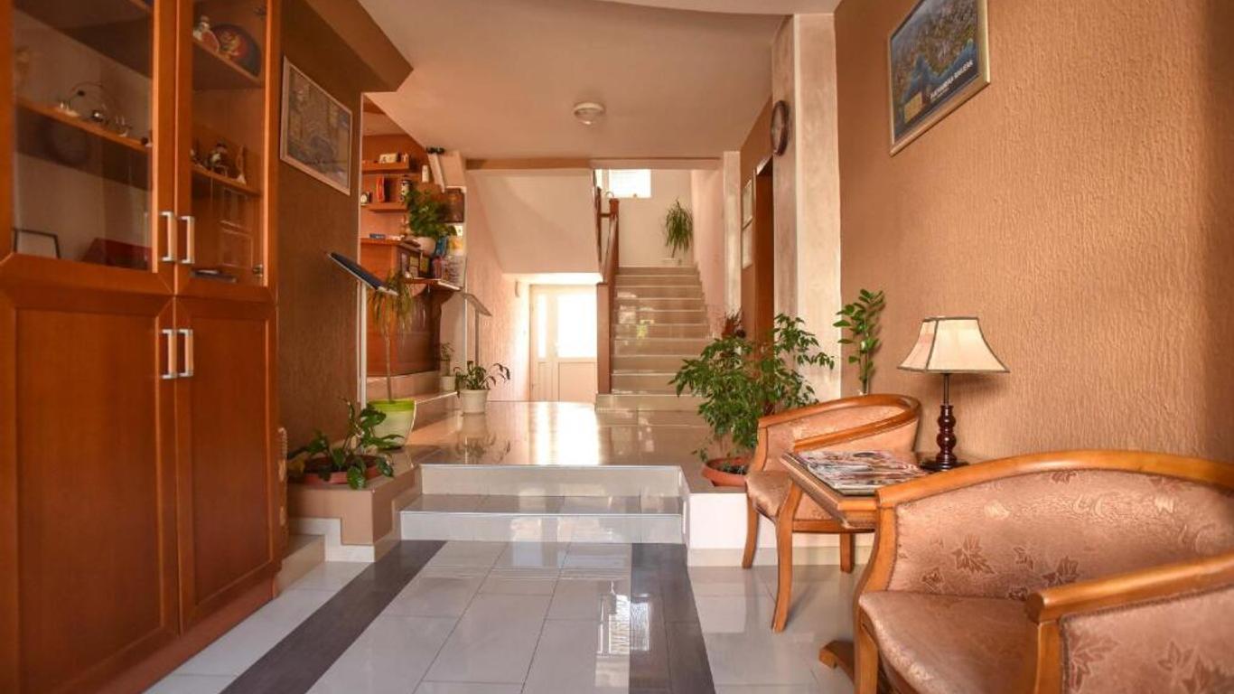 Hotel Mena