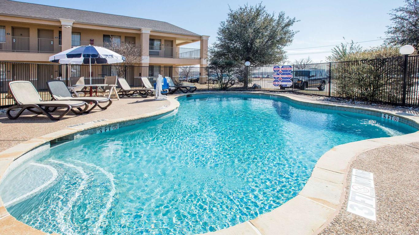 Days Inn by Wyndham McKinney