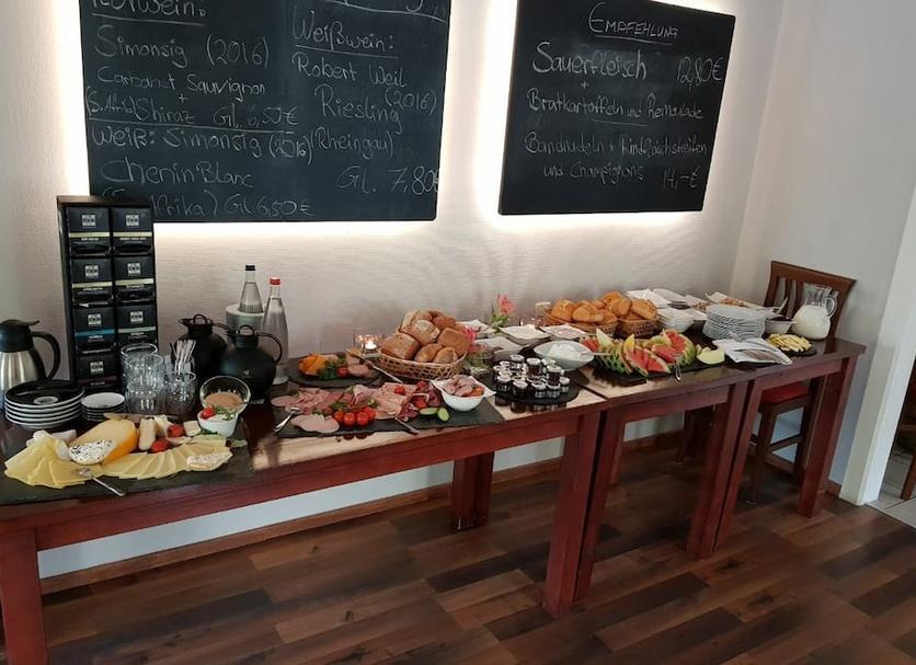 Buffet Photo