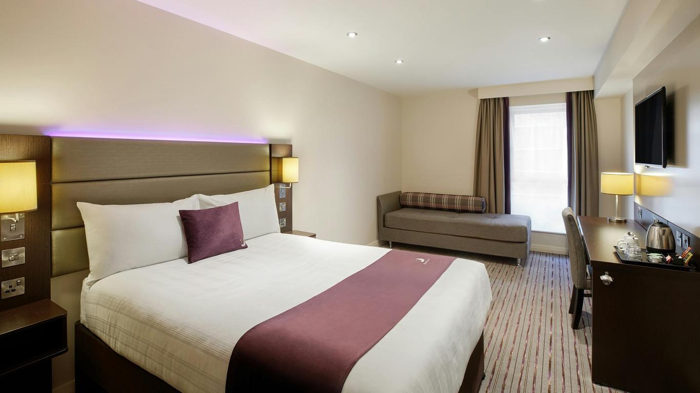 Premier Inn Oldham Broadway
