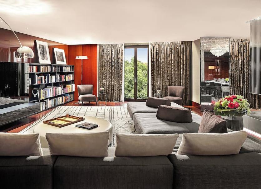 Lounge Photo