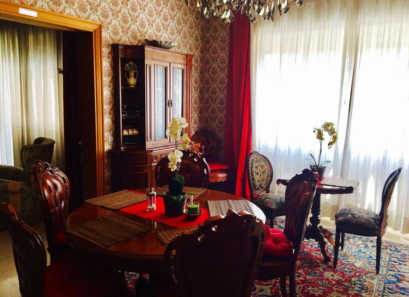 Dining room Photo
