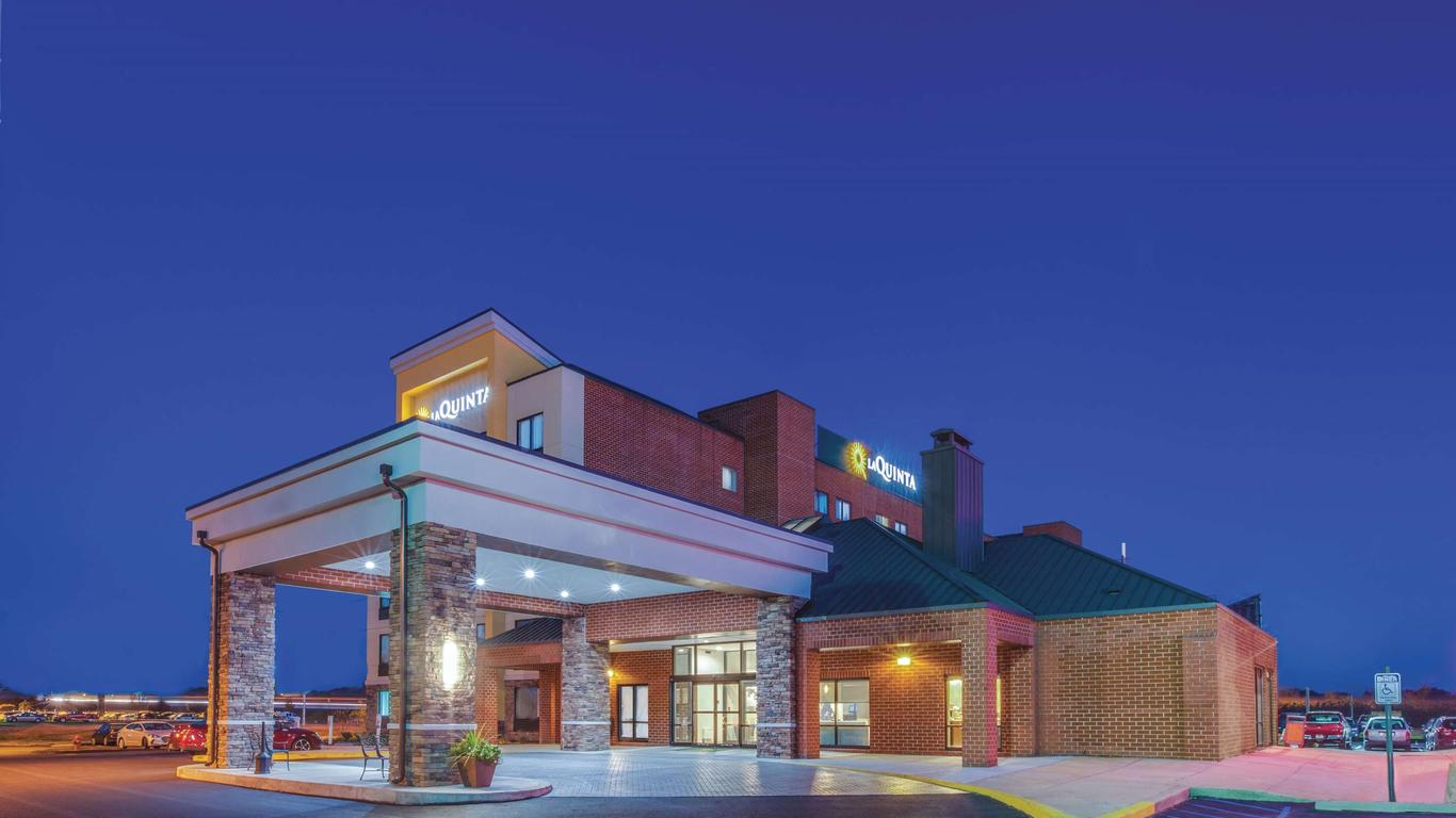 La Quinta Inn & Suites by Wyndham Philadelphia Airport