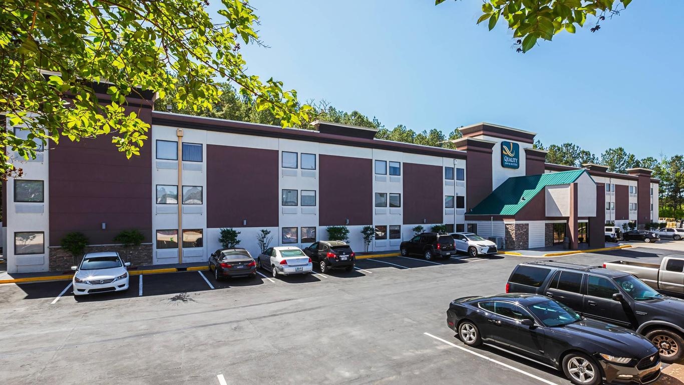Quality Inn and Suites near Six Flags East