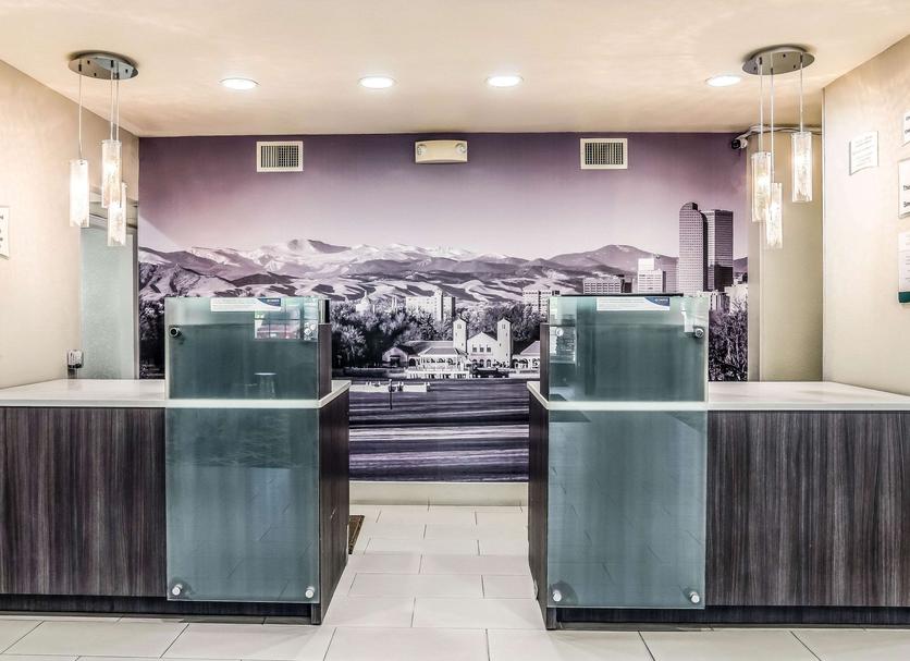Front desk Photo