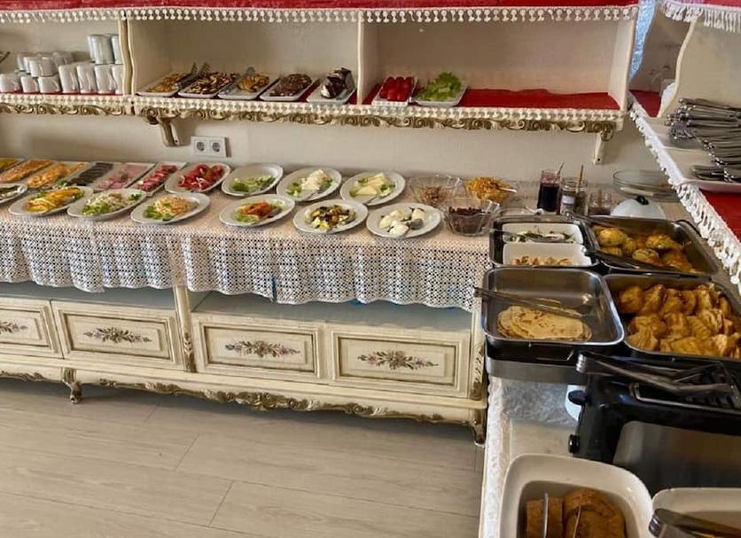 Buffet Photo