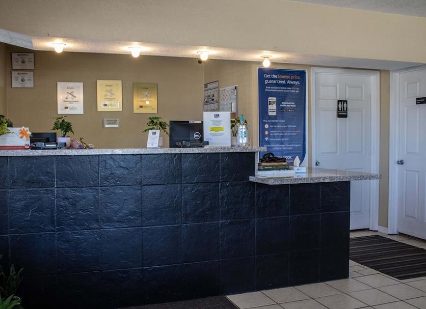 Front desk Photo