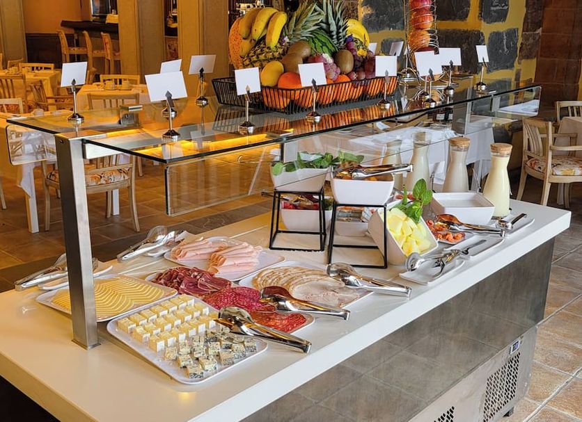 Buffet Photo