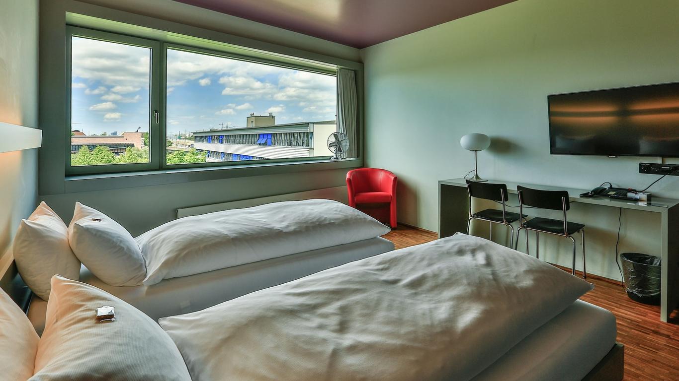 Dasbreitehotel am Rhein