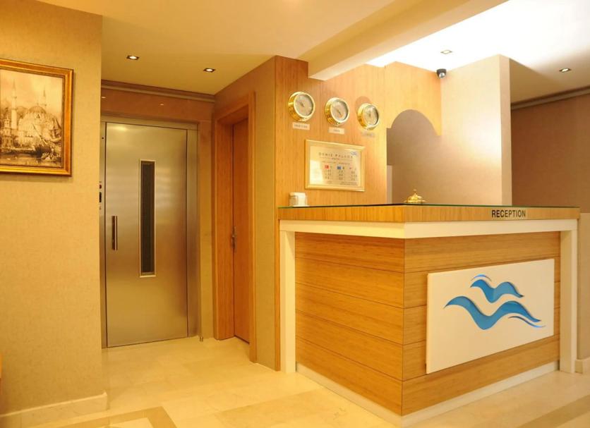 Front desk Photo