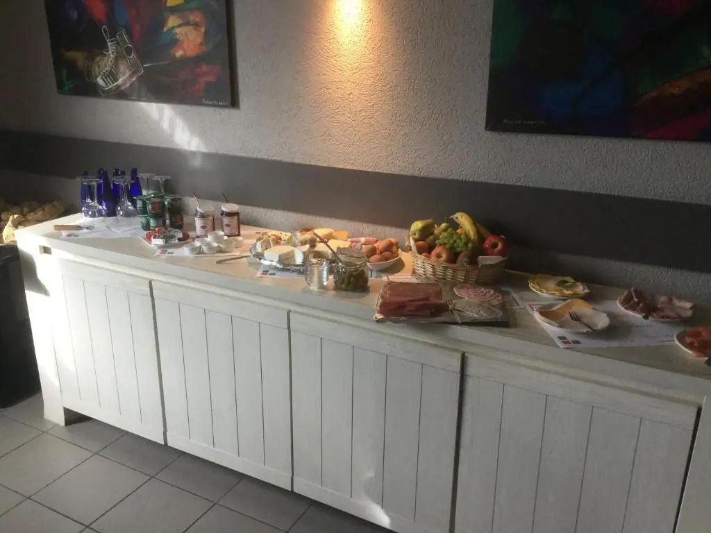 Buffet Photo