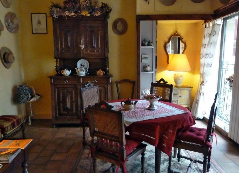 Dining room Photo