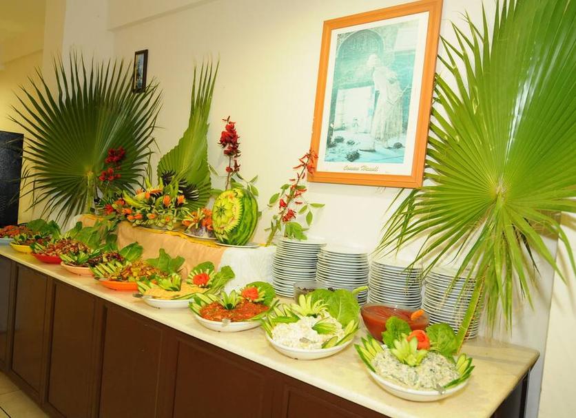 Buffet Photo