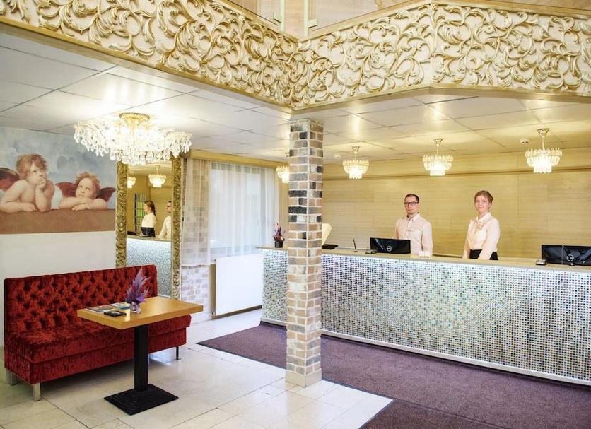 Front desk Photo