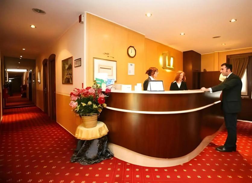 Front desk Photo