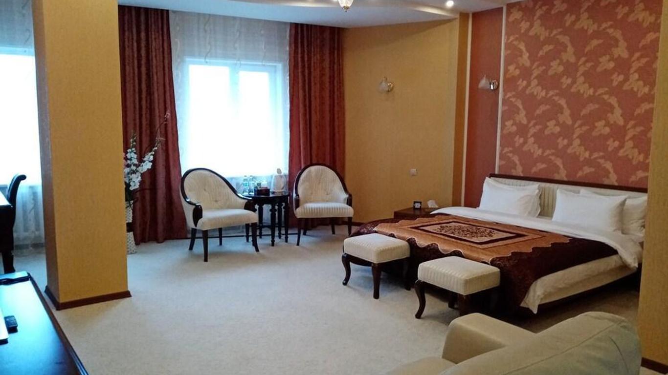Tom Hotel