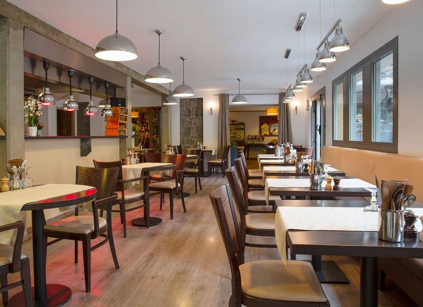 Restaurant Photo
