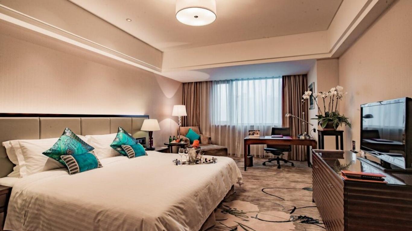 Changshu Zhongjiang Plaza Crown Hotel