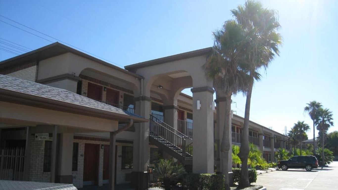 Oxford Inn and Suites Nasa
