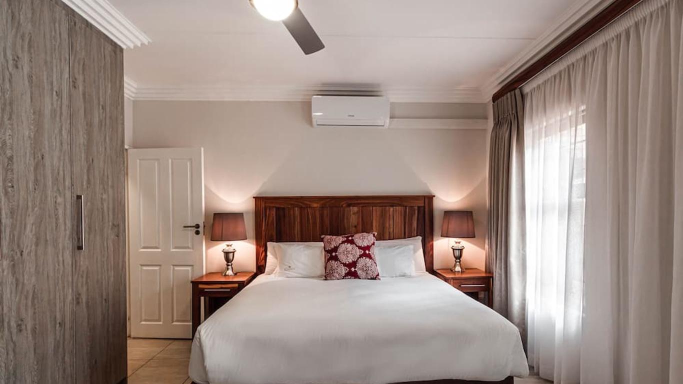 Camelot Guest House & Apartments