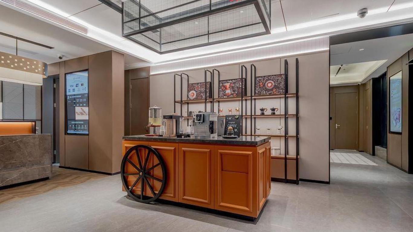 Homeinn Plus Hotel (Shanghai Bund Nanjing Road Pedestrian Street)