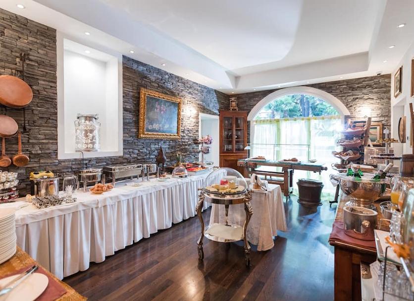 Buffet Photo