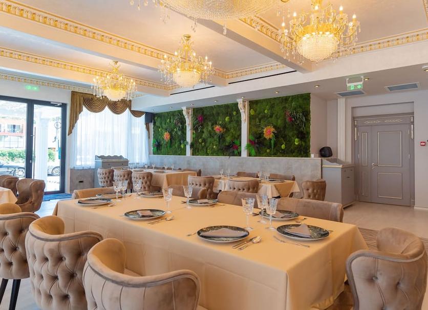 Dining room Photo