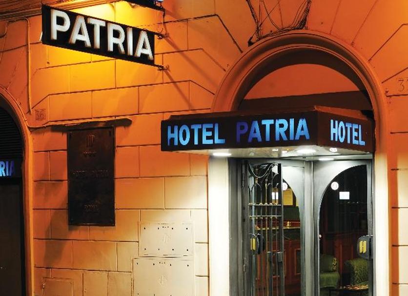 Hotel entrance Photo