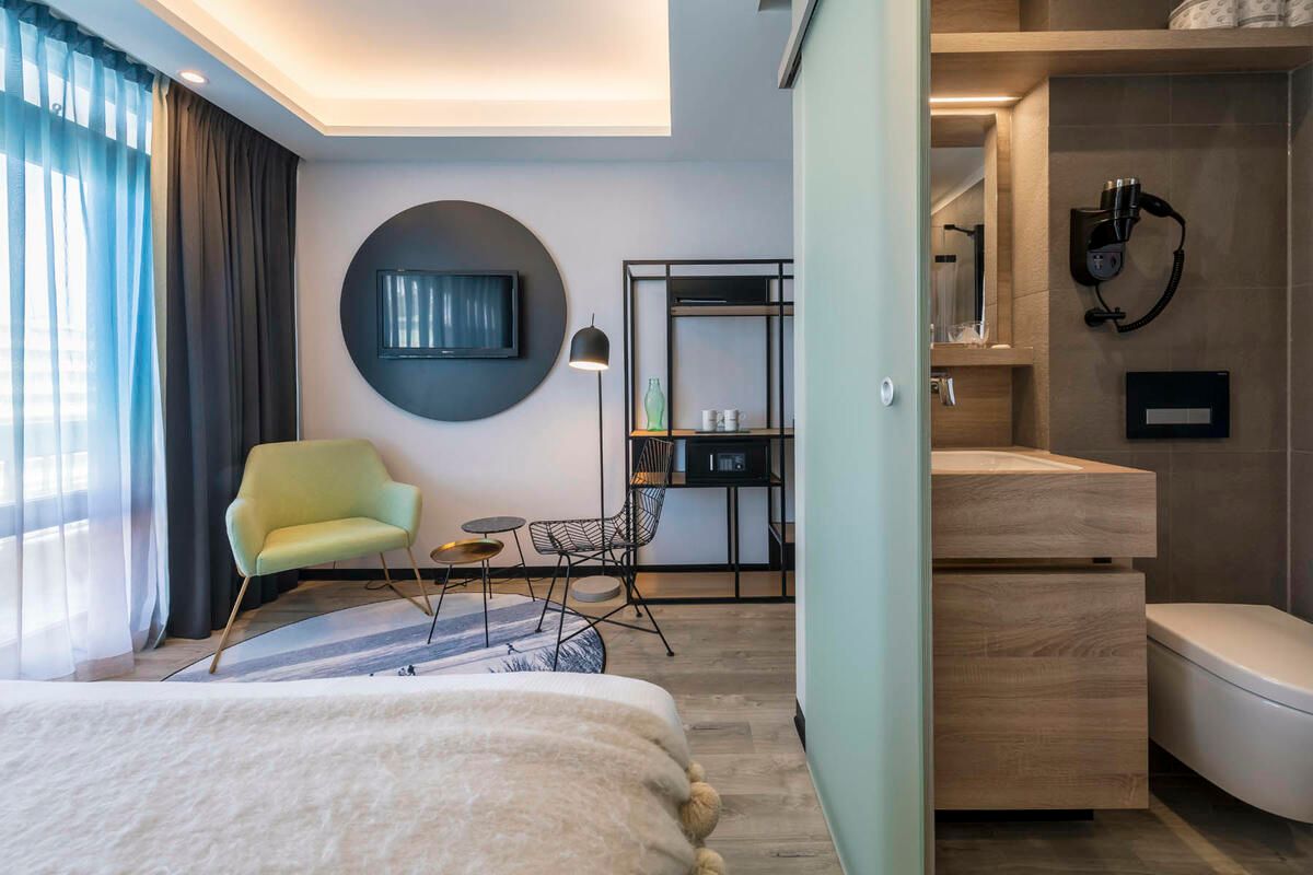 Room amenity